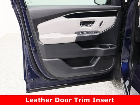 Used 2025 Honda Pilot Touring image 12