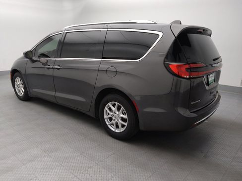 Used 2021 Chrysler Pacifica Touring-L FWD image 3