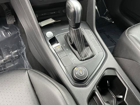 Used 2021 Volkswagen Tiguan SE image 23