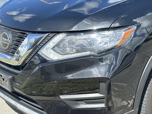 Used 2018 Nissan Rogue SV image 12