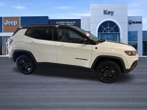 Used 2024 Jeep Compass Trailhawk AWD/4WD image 9