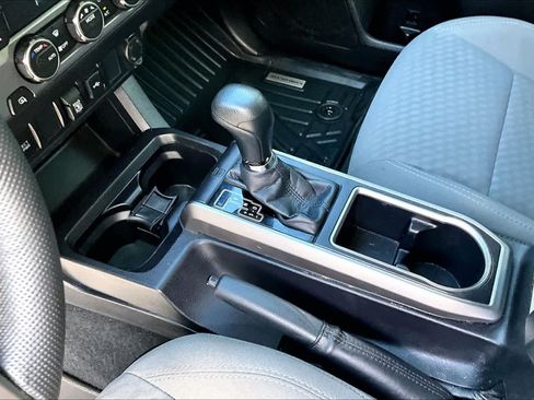 Used 2021 Toyota Tacoma SR5 RWD image 17
