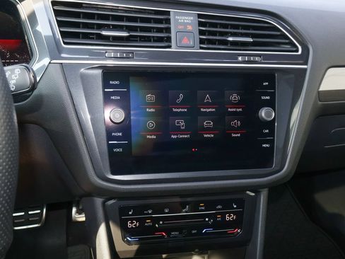 Used 2024 Volkswagen Tiguan SE R-Line AWD/4WD image 18