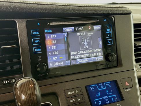 Certified 2017 Toyota Sienna XLE image 14