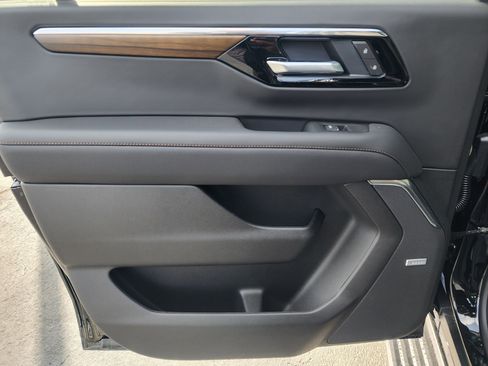 New 2026 Chevrolet Suburban High Country RWD image 16