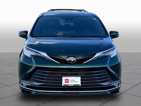 Used 2026 Toyota Sienna Limited FWD image 4