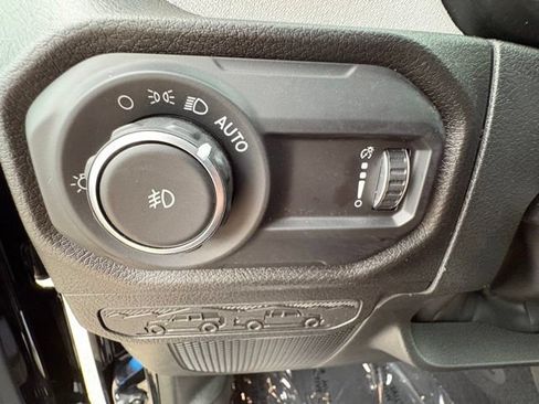 Used 2025 Jeep Wrangler Unlimited Sport AWD/4WD image 19