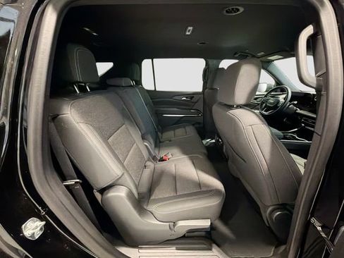 Used 2025 Chevrolet Traverse LT image 25