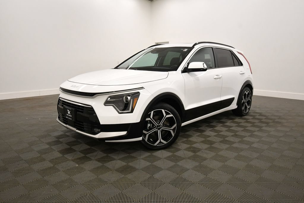 Certified 2025 Kia Niro EX Touring FWD image 2