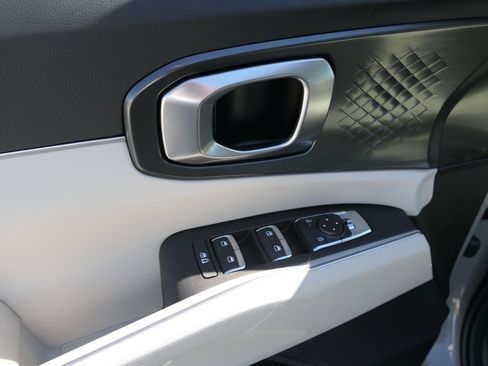 New 2026 Kia Sorento S image 12