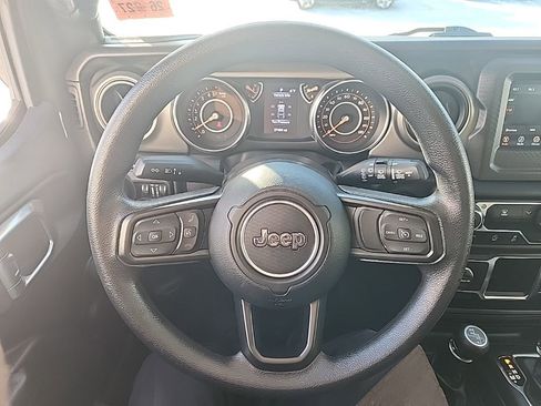 Used 2022 Jeep Wrangler Sport image 12