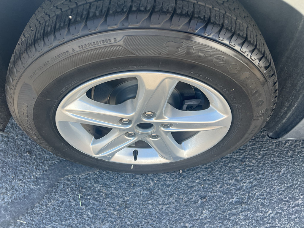 Used 2024 Chevrolet Malibu LT FWD image 3