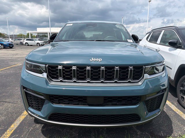 New 2026 Jeep Grand Cherokee Limited AWD/4WD image 2