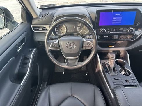 Certified 2024 Toyota Highlander XLE image 25