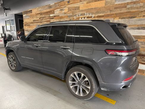 Used 2022 Jeep Grand Cherokee Overland w/ Luxury Tech Group IV AWD/4WD image 5