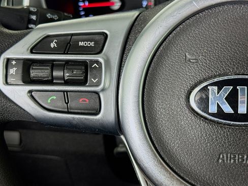 Used 2016 Kia Sorento LX image 11