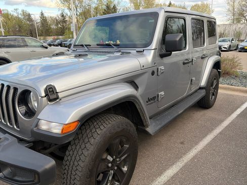 Used 2021 Jeep Wrangler Unlimited Sahara AWD/4WD image 3