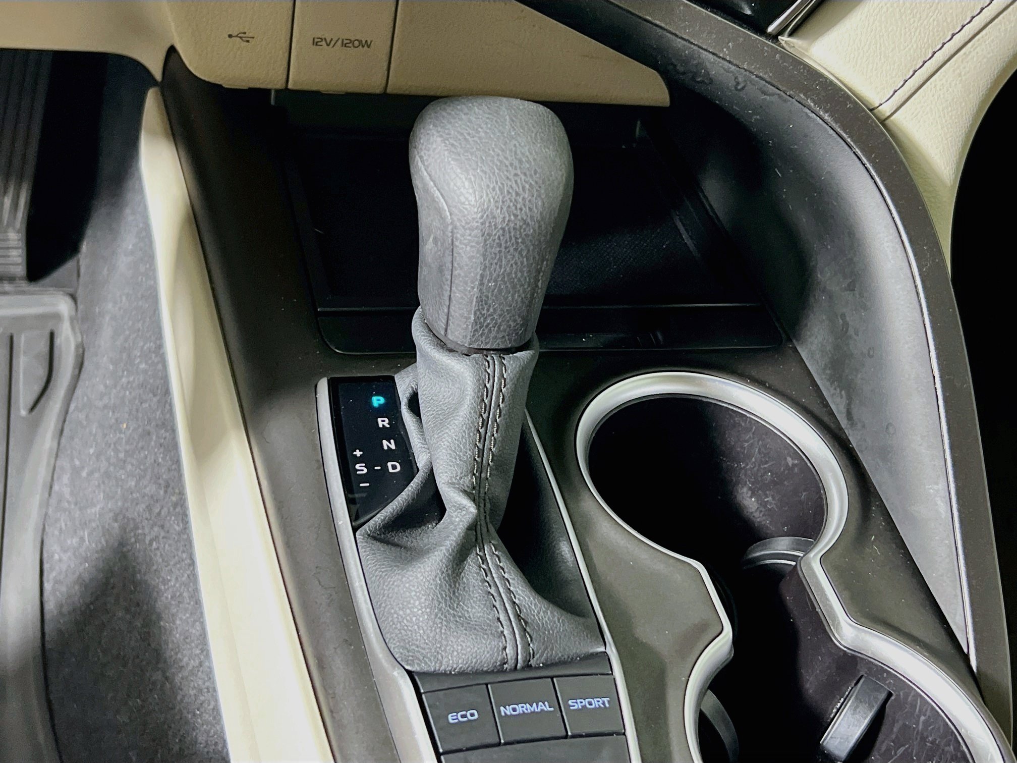 Used 2024 Toyota Camry LE w/ Convenience Package FWD image 24