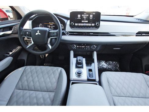 Used 2024 Mitsubishi Outlander SEL image 11