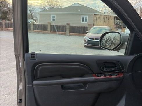 Used 2012 Cadillac Escalade Luxury image 20