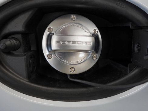 Used 2020 Porsche 718 Boxster Spyder RWD image 28