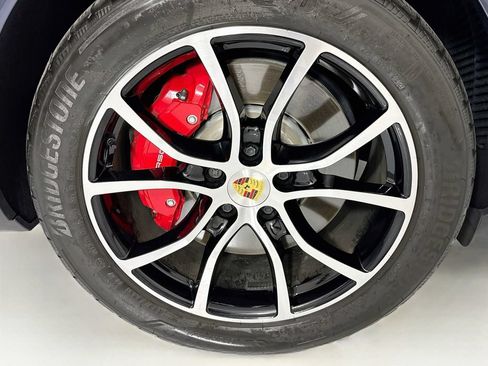 Used 2024 Porsche Cayenne S AWD/4WD image 32