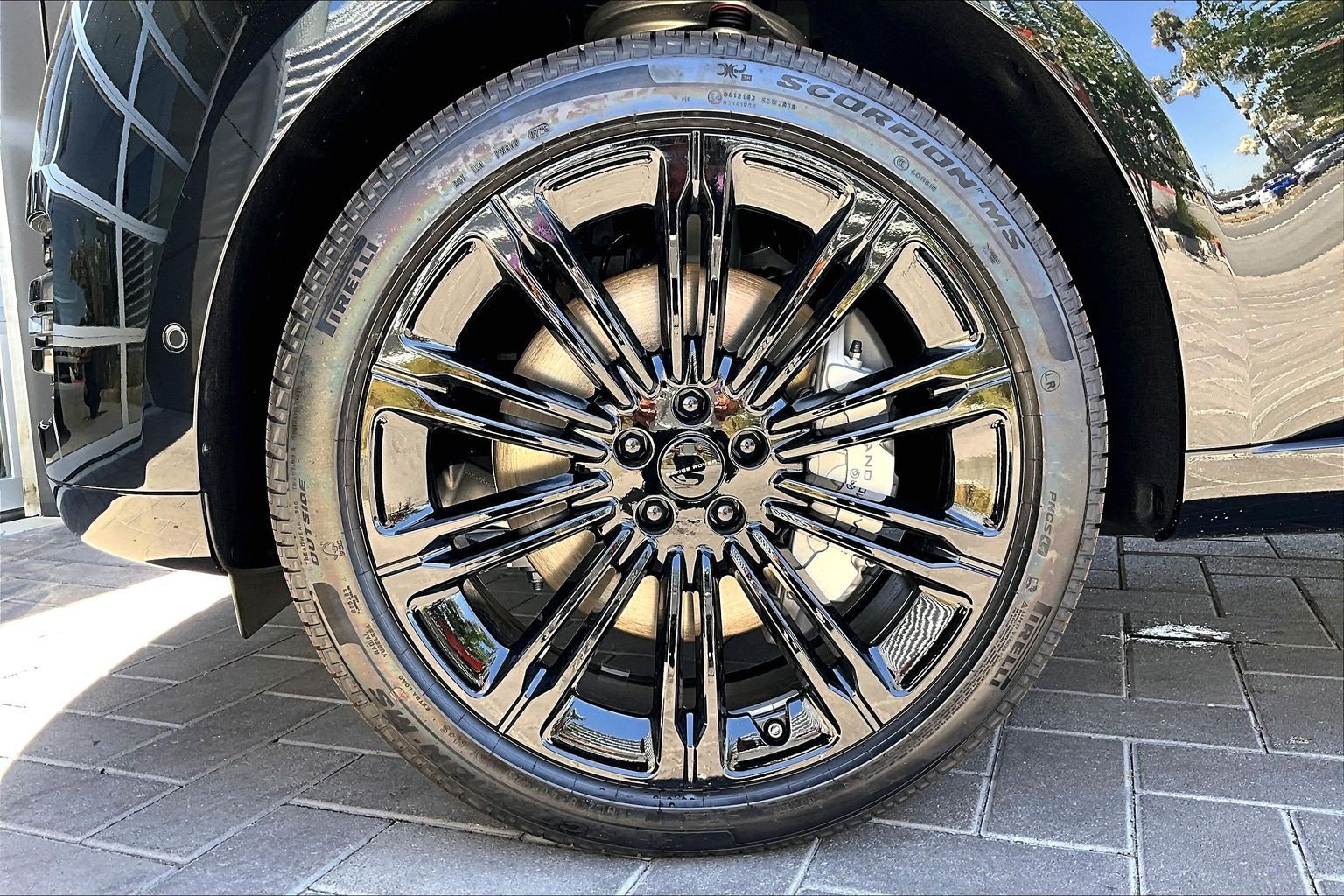 New 2026 Land Rover Range Rover Long Wheelbase SE AWD/4WD image 13
