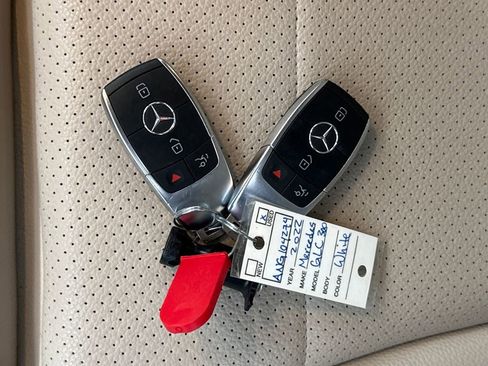 Used 2022 Mercedes-Benz GLC 300 4MATIC w/ Premium Package Lite image 30