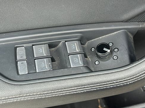 Used 2019 Audi e-tron Premium Plus w/ Cold Weather Package image 13