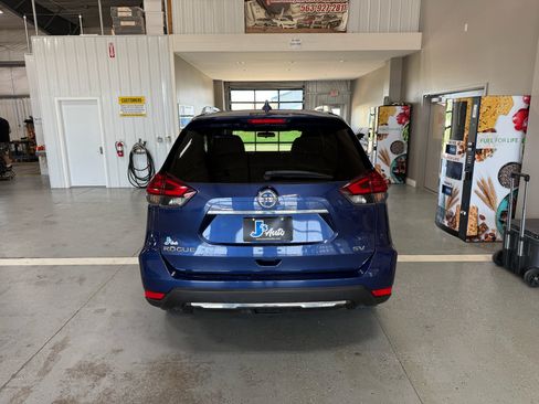 Used 2018 Nissan Rogue SV FWD image 6