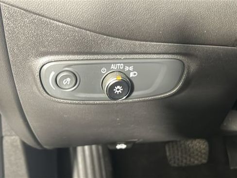 Used 2023 Chevrolet Equinox LT FWD image 19