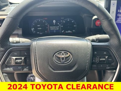 Used 2024 Toyota Tacoma TRD Off-Road w/ TRD Off Road Premium Package AWD/4WD image 17