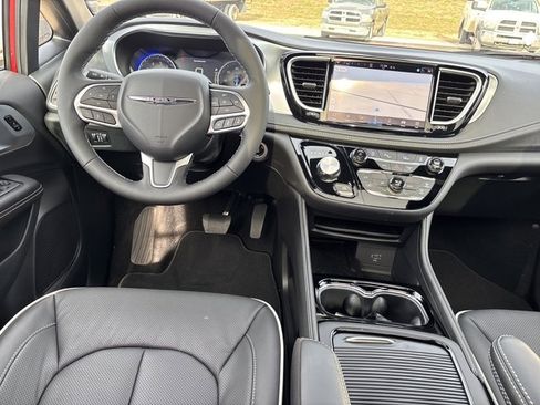 New 2026 Chrysler Pacifica Limited image 19