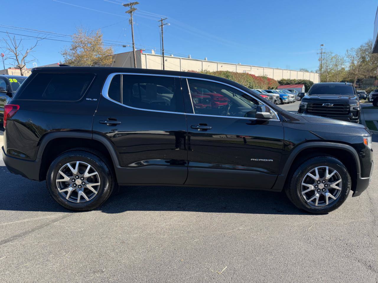 Used 2020 GMC Acadia SLE FWD image 2