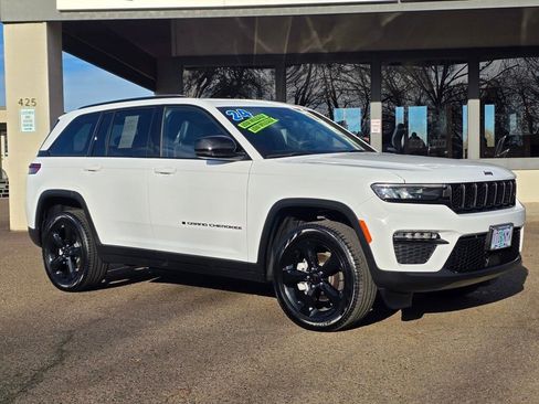 Used 2024 Jeep Grand Cherokee Limited w/ Black Appearance Package image 27