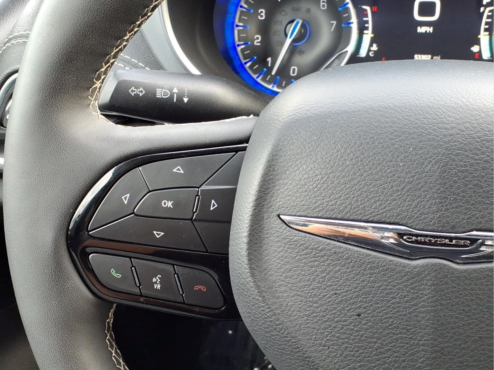 Used 2025 Chrysler Pacifica Limited FWD image 21