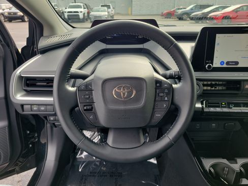 Used 2025 Toyota Prius LE FWD image 22
