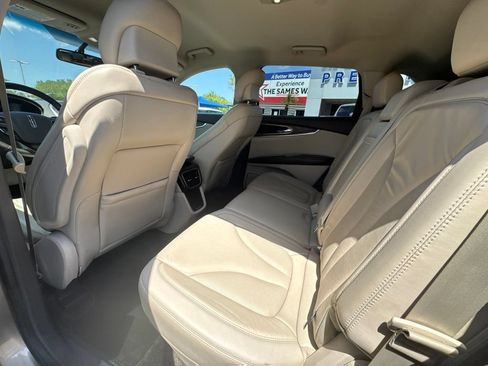 Used 2018 Lincoln MKX Select w/ Select Plus Package FWD image 18