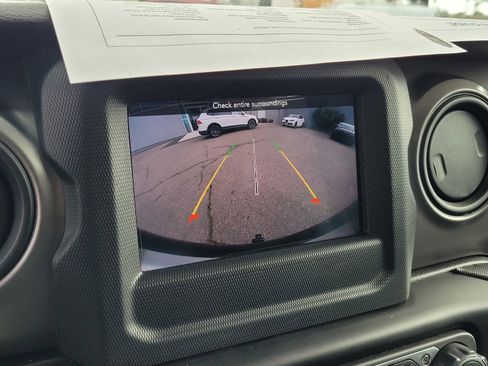 Used 2021 Jeep Wrangler Sport S image 27