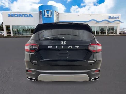 Used 2026 Honda Pilot Touring image 4