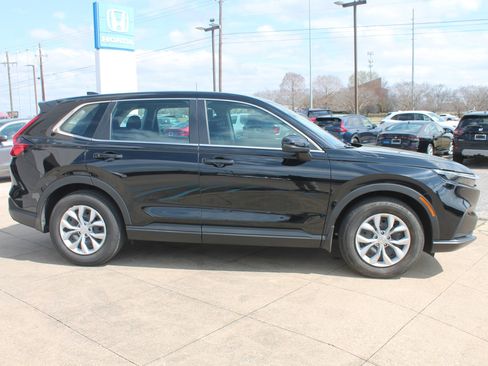 Used 2023 Honda CR-V LX image 3