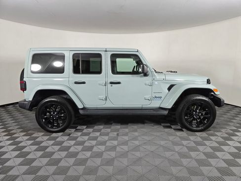 Used 2024 Jeep Wrangler Unlimited Sahara w/ Technology Group AWD/4WD image 2