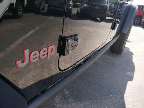 Certified 2026 Jeep Gladiator Mojave AWD/4WD image 14
