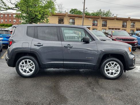 Used 2023 Jeep Renegade Latitude AWD/4WD image 7