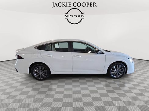 New 2026 Nissan Sentra SL w/ Floor Mat Package FWD image 4