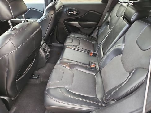 Used 2019 Jeep Cherokee Limited AWD/4WD image 24