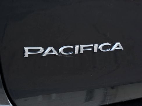 Used 2020 Chrysler Pacifica Limited w/ Tire & Wheel Group image 19