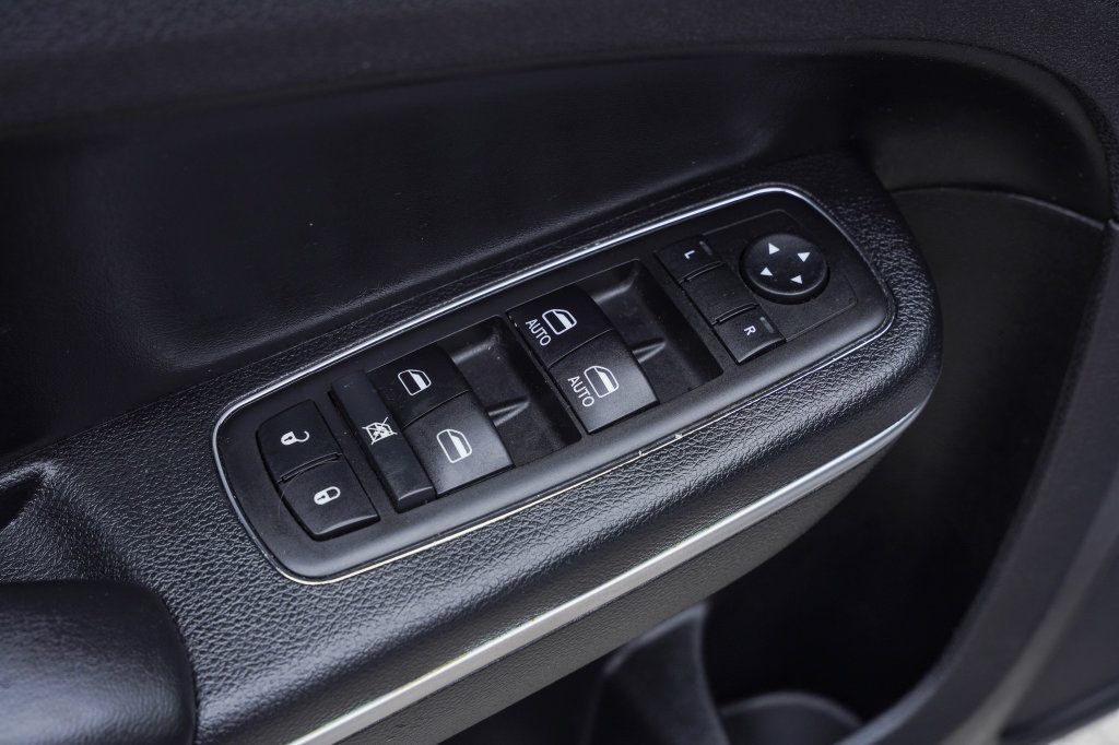 Used 2014 Chrysler 300 C AWD/4WD image 24