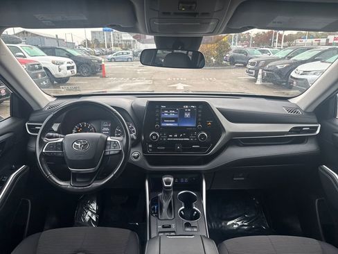 Used 2022 Toyota Highlander LE image 13