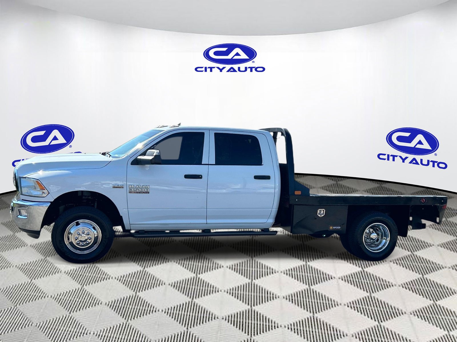 Used 2017 RAM 3500 Tradesman w/ Chrome Appearance Group AWD/4WD image 7